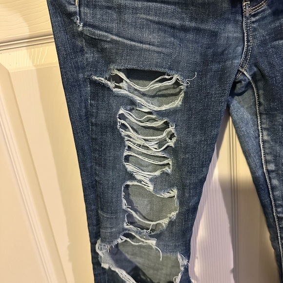 American Eagle 🦅 distressed jeans - Picture 2 of 6